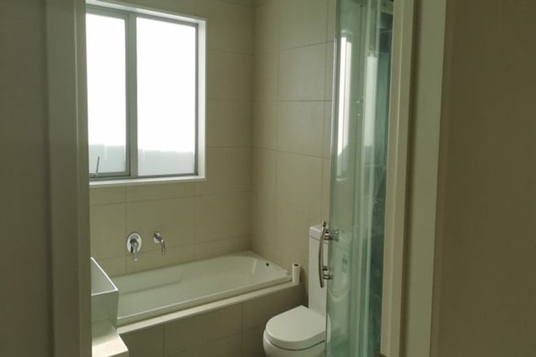 Photo of property in 171 Chivalry Road, Glenfield, Auckland, 0629