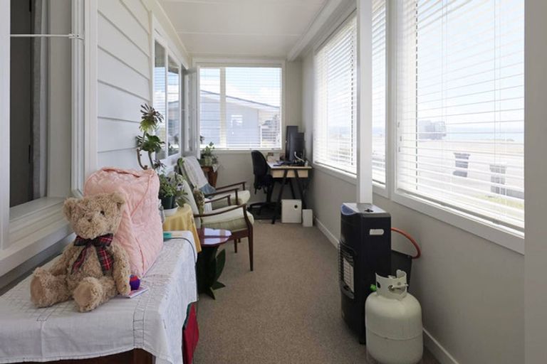 Photo of property in 97 The Esplanade, Westshore, Napier, 4110