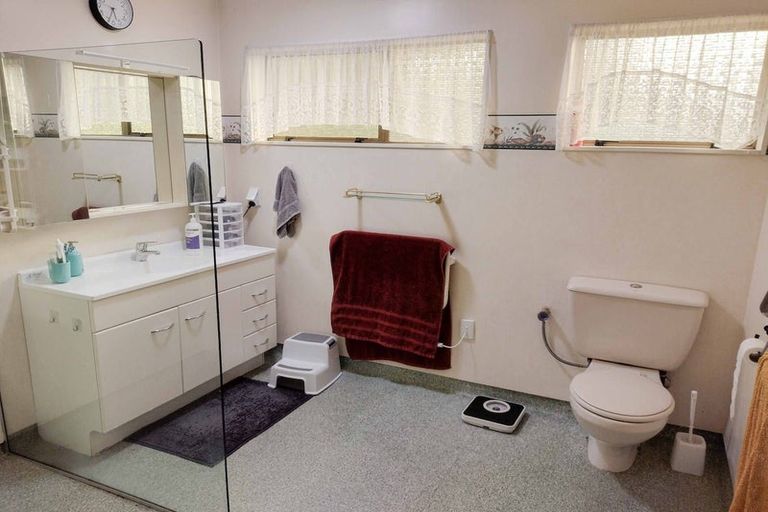 Photo of property in 1/26 Marlborough Street, Silverstream, Upper Hutt, 5019