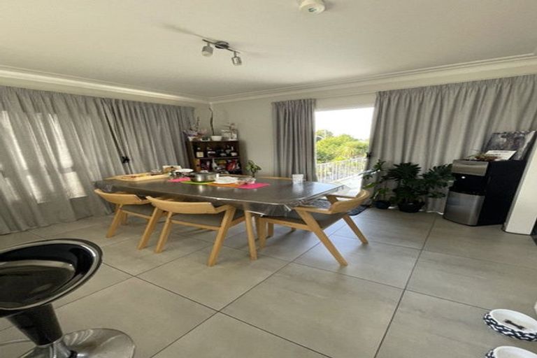 Photo of property in 1/212 Te Atatu Road, Te Atatu South, Auckland, 0610