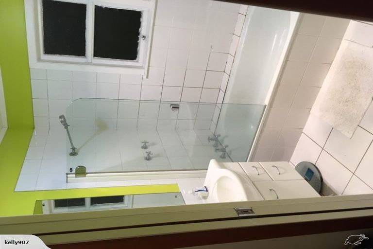 Photo of property in 30 Megan Avenue, Pakuranga Heights, Auckland, 2010