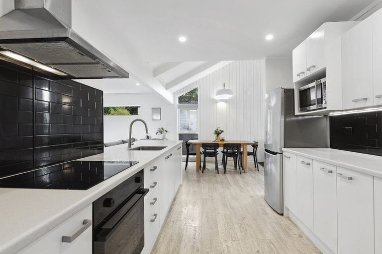 Photo of property in 70 Fyvie Avenue, Tawa, Wellington, 5028