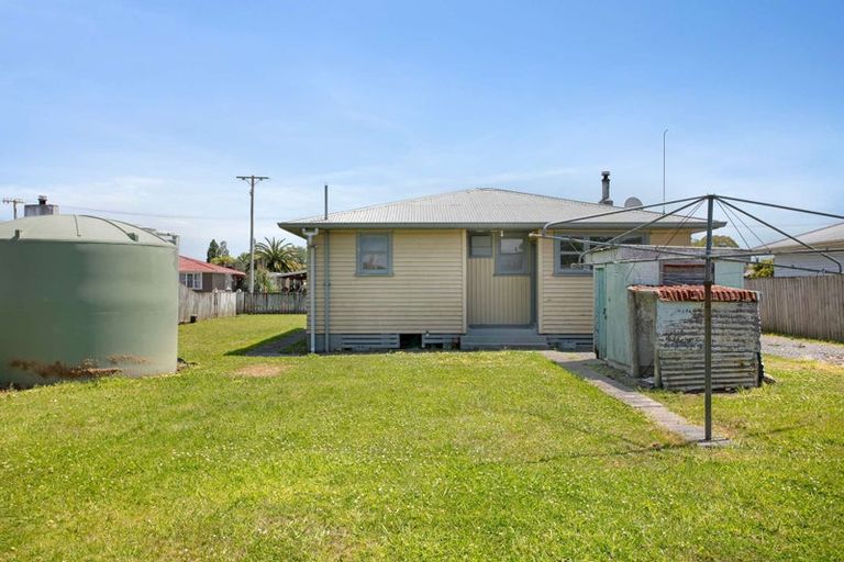 Photo of property in 10 Currie Street, Te Karaka, 4022