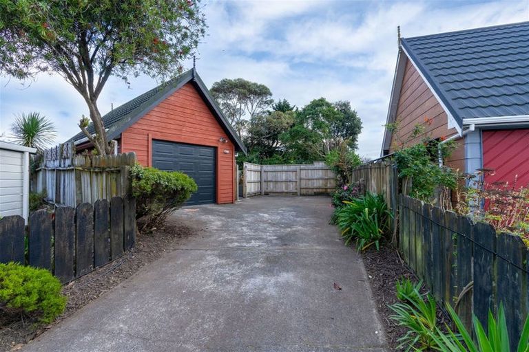 Photo of property in 19 Miro Road, Raumati South, Paraparaumu, 5032