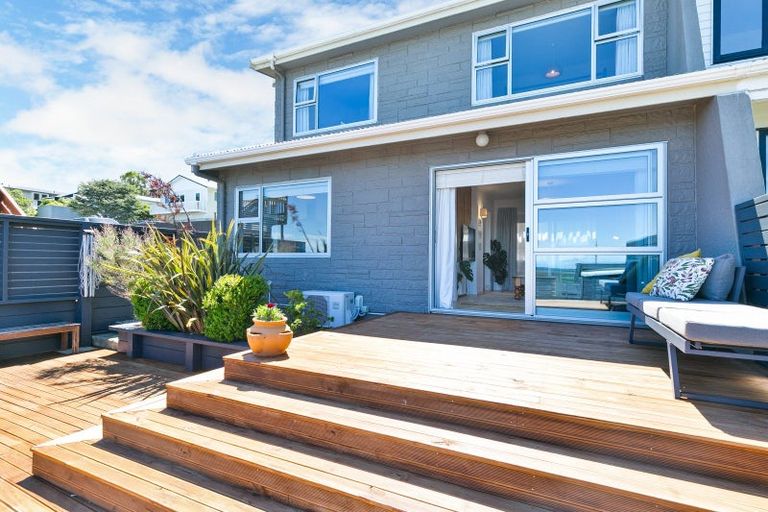 Photo of property in 12 Middlesex Place, Northland, Wellington, 6012