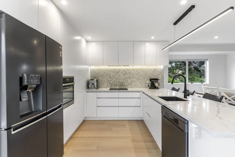 Photo of property in 10 Owl Court, Unsworth Heights, Auckland, 0632