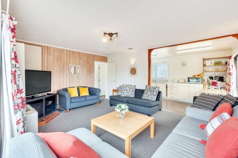 Photo of property in 1/7 Classic Grove, Bayview, Auckland, 0629