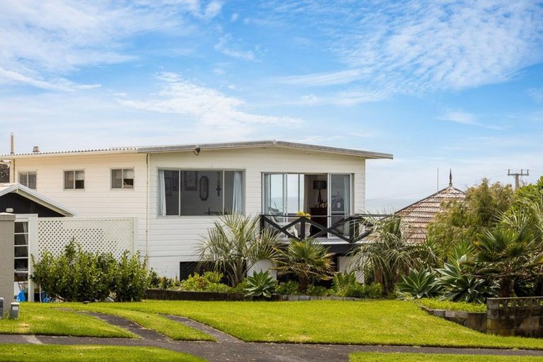 Photo of property in 4 Shearer Drive, Oakura, 4314