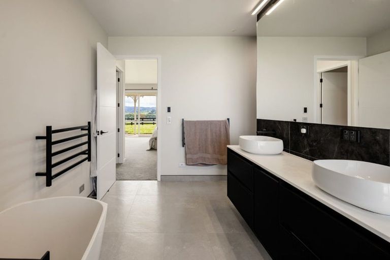 Photo of property in 300 Grove Road, Te Pahu, Hamilton, 3285