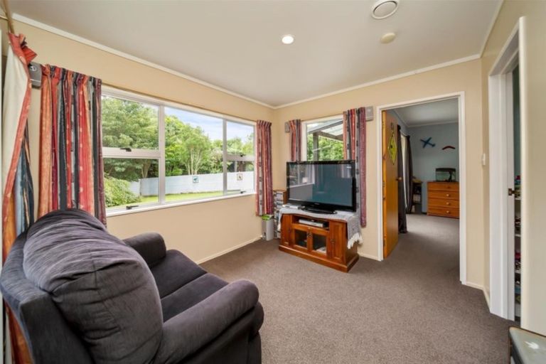 Photo of property in 75 Patu-kukupa Street, Manaia, 4612