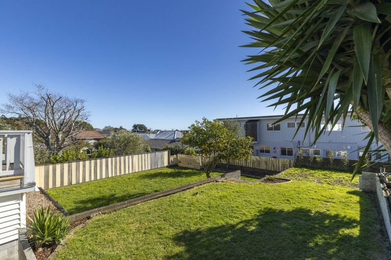 Photo of property in 16 Bulteel Street, New Plymouth, 4310