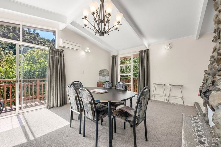 Photo of property in 18 Harbour View Road, Harbour View, Lower Hutt, 5010