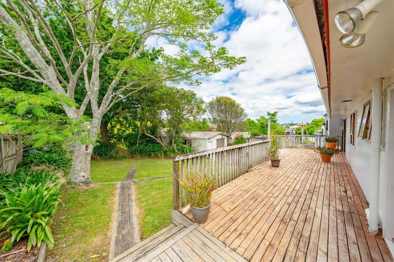Photo of property in 31 Takapu Street, Henderson, Auckland, 0612