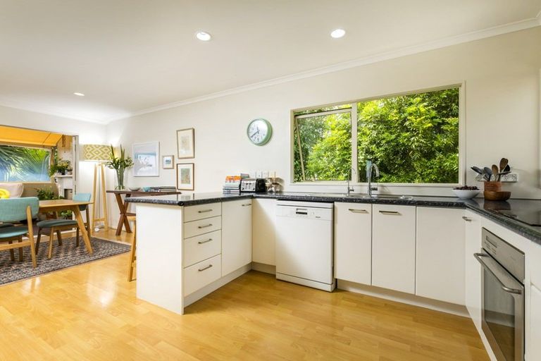 Photo of property in 2/102 Beresford Street, Bayswater, Auckland, 0622