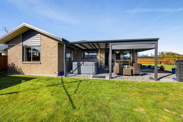 Photo of property in 12 Nikau Place, Hawera, 4610