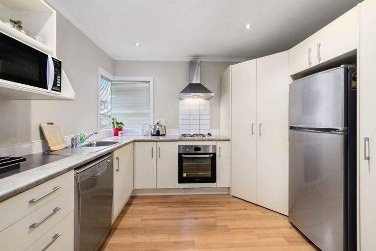 Photo of property in 11/64 Kawaha Point Road, Kawaha Point, Rotorua, 3010