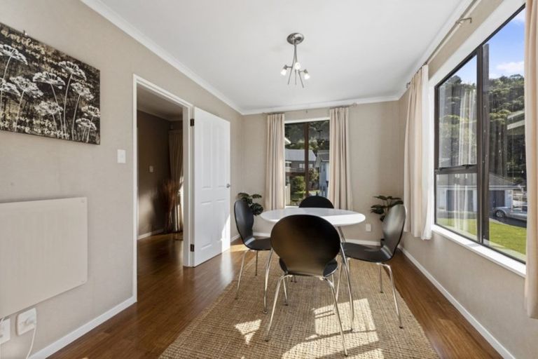 Photo of property in 13 Pioneer Grove, Silverstream, Upper Hutt, 5019