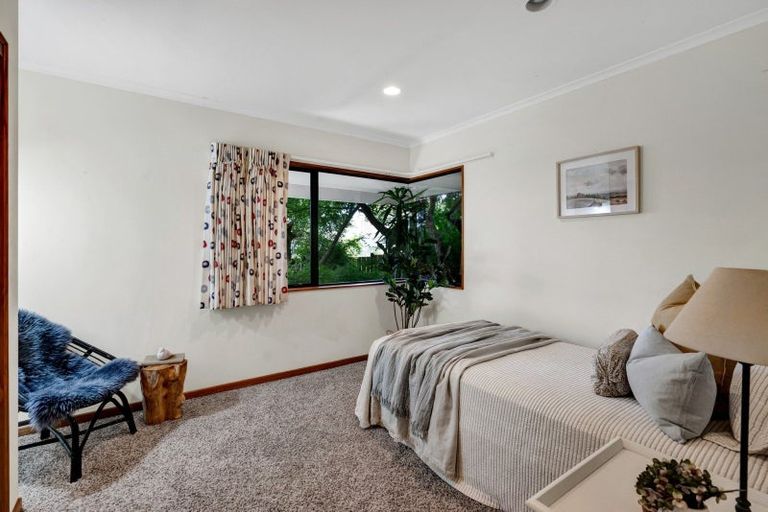 Photo of property in 15 Del Mar Place, Merrilands, New Plymouth, 4312