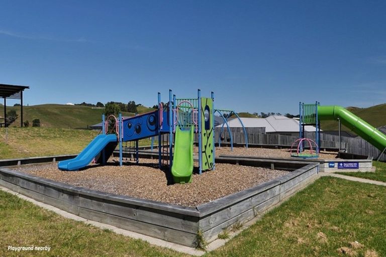 Photo of property in 27 Moira Close, Welcome Bay, Tauranga, 3175