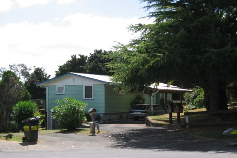 Photo of property in 8 Ridgewood Crescent, Birkenhead, Auckland, 0626