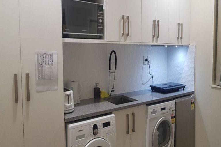 Photo of property in 8 Sam Place, Mangere, Auckland, 2022