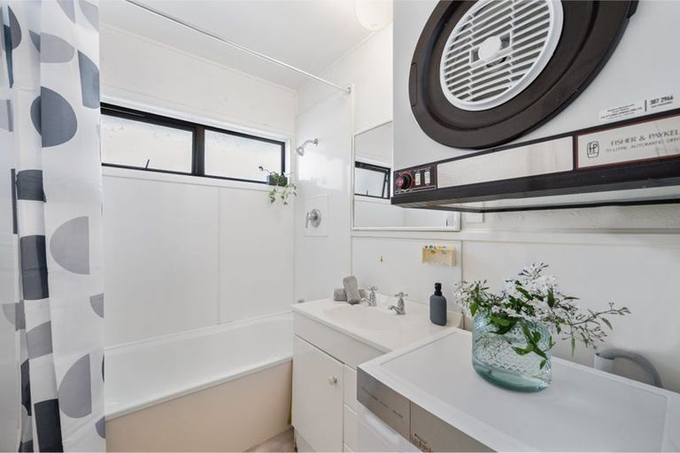 Photo of property in 10/4 Claremont Grove, Mount Victoria, Wellington, 6011