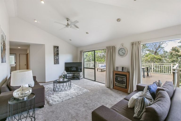 Photo of property in 25 Stephanie Close, Glenfield, Auckland, 0629