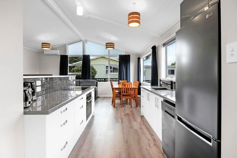 Photo of property in 10 Karaka Street, Inglewood, 4330