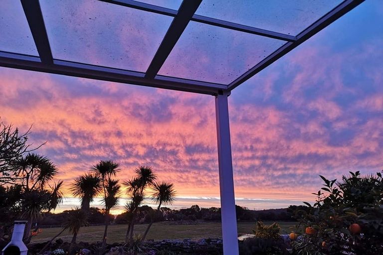 Photo of property in 121 Muir Avenue, Mangere Bridge, Auckland, 2022