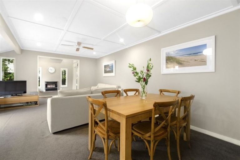 Photo of property in 1/27 Kiteroa Terrace, Rothesay Bay, Auckland, 0630