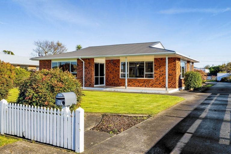 Photo of property in 25 Victoria Street, Hawera, 4610