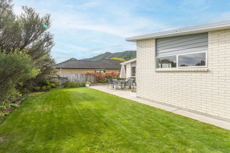 Photo of property in 23 Mahia Lane, Waikanae, 5036