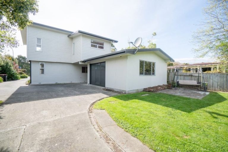 Photo of property in 28 Summerhill Drive, Fitzherbert, Palmerston North, 4410