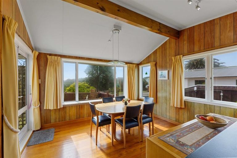 Photo of property in 6 William Street, Waikanae Beach, Waikanae, 5036