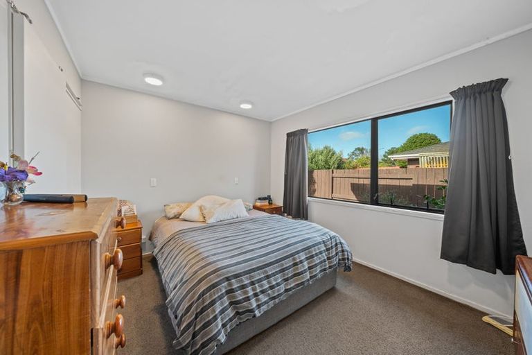 Photo of property in 2/52 Athlone Crescent, Avalon, Lower Hutt, 5011