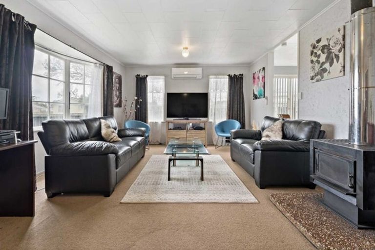 Photo of property in 14 Joanne Place, Rosehill, Papakura, 2113