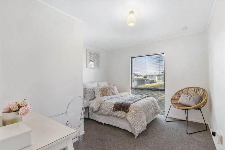 Photo of property in 1/2 Graham Avenue, Te Atatu Peninsula, Auckland, 0610