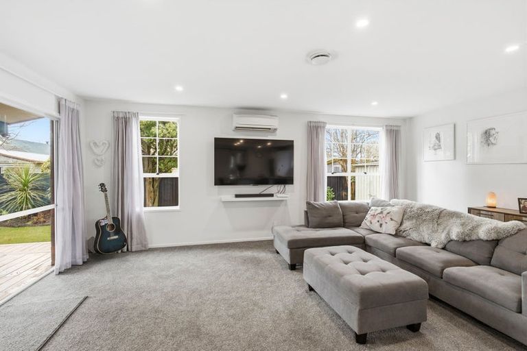 Photo of property in 7 Calbreath Place, Russley, Christchurch, 8042