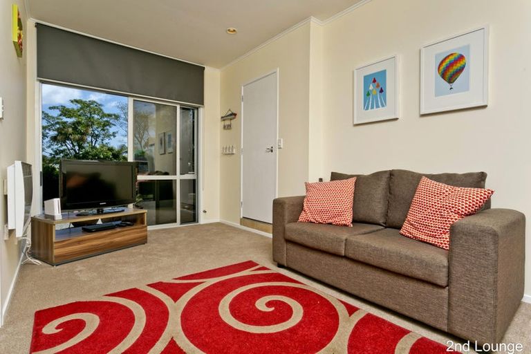 Photo of property in 49 Weatherly Road, Torbay, Auckland, 0630