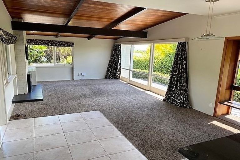 Photo of property in 1 Emerald Hill, Havelock North, 4130