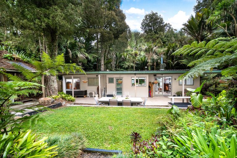 Photo of property in 3 Opanuku Road, Henderson Valley, Auckland, 0612