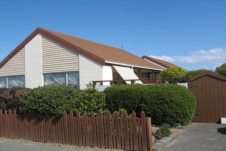 Photo of property in 2/106 Veitches Road, Casebrook, Christchurch, 8051