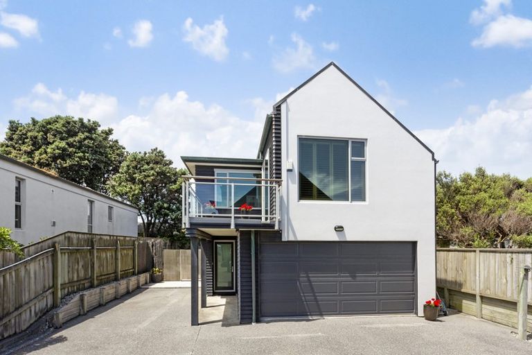 Photo of property in 6a Sunset Parade, Plimmerton, Porirua, 5026