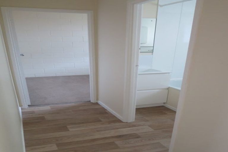 Photo of property in 77 Seabrook Avenue, New Lynn, Auckland, 0600