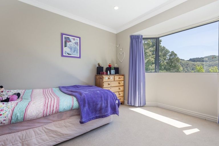 Photo of property in 72 Emerald Hill Drive, Birchville, Upper Hutt, 5018