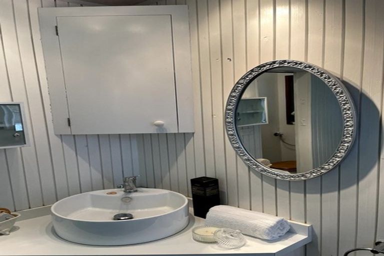 Photo of property in 7a Tinopai Road, Titirangi, Auckland, 0604