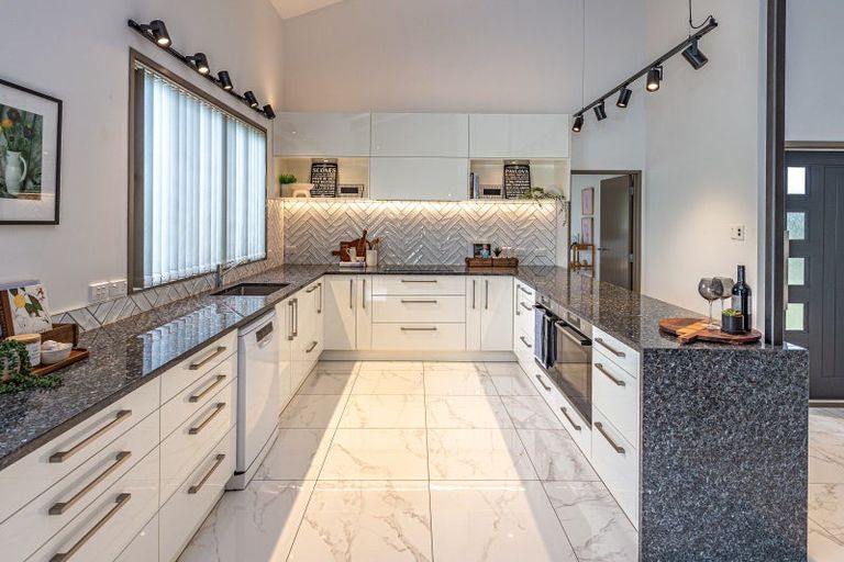 Photo of property in 8 Akepiro Place, Tawhero, Whanganui, 4501