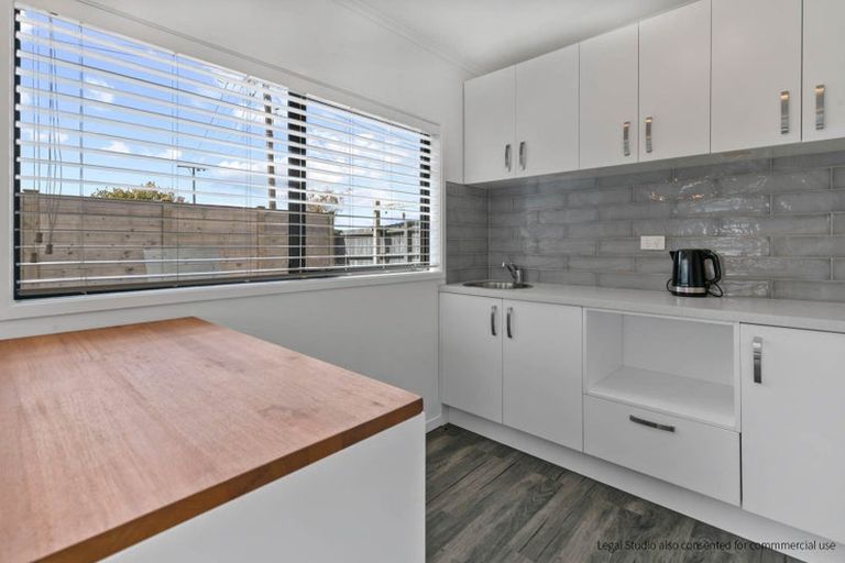 Photo of property in 2a Redwood Drive, Massey, Auckland, 0614