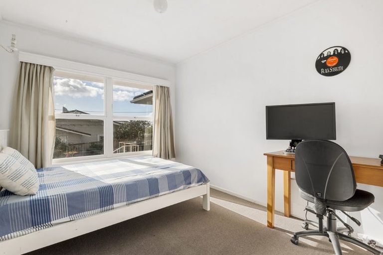 Photo of property in 1/6 Stone Street, Hauraki, Auckland, 0622