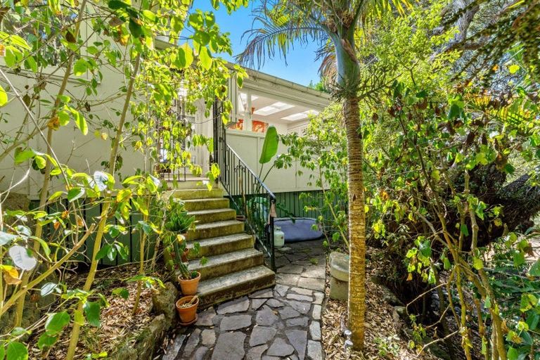 Photo of property in 72 Garden Road, Piha, New Lynn, 0772